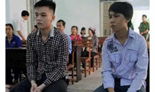 Tân và Tuấn tại phiên tòa sơ thẩm.