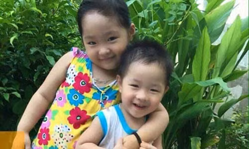 Dau don nguoi me co hai con bi...ba noi bat coc