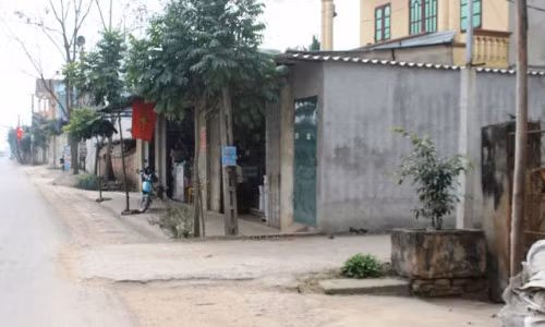 Con ngõ nơi bé P., bị bọn bắt cóc bắt hụt.