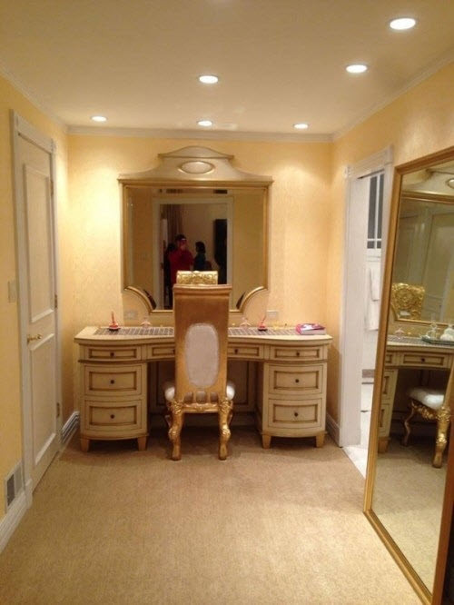 Nội thất bên trong căn biệt thự của hai vợ chồng rất sang trọng.