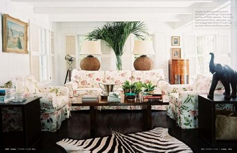 Nét thanh thoát, hiện đại hòa hợp trong căn phòng nhờ bộ salon hoa vintage.