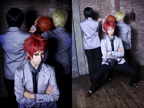 Thoạt nhìn ban đầu sẽ không cảm thấy bức ảnh có gì khác lạ. Tuy nhiên khi trực tiếp khám phá hậu trường mới thấy cái sáng tạo của khổ chủ khi không có ghế mới phải giả vờ ngồi tư thế lạnh lùng cool để chụp ảnh.