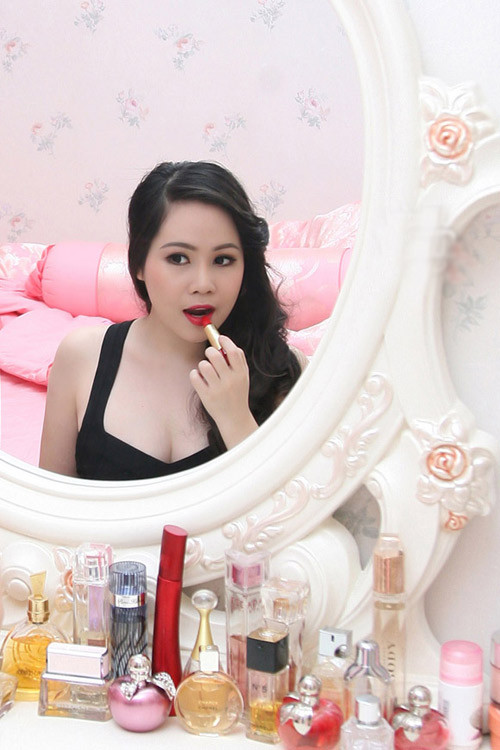 6. Trương Phương Các chi tiết trên vành gương tinh xảo, không trơ hay khô cứng.