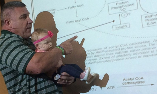 Humphrey cho biết, bé Millie hoàn toàn im lặng trong suốt giờ giảng của giáo sư.