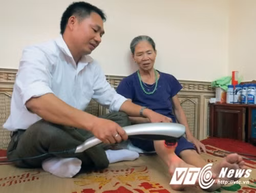 Su that bat ngo sau clip con trai hon lao chui rua me-Hinh-2