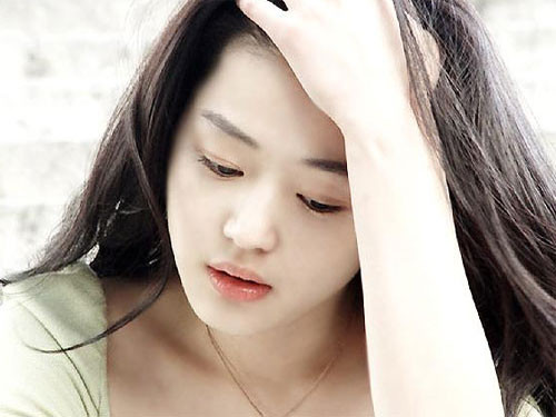 Căng thẳng, mệt mỏi làm giảm kích thích tố chịu trách nhiệm về kinh nguyệt. Ảnh minh họa.