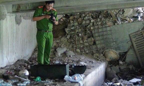 Công an đến khám nghiệm hiện trường. Ảnh: L.T