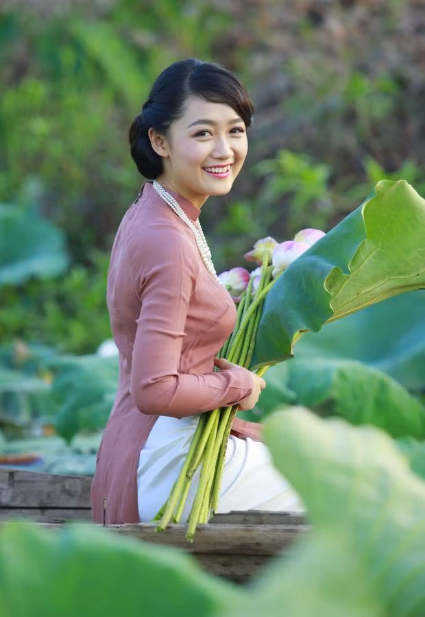 Thời gian đầu, Thu Hà được phân công dẫn chương trình Chào buổi sáng.