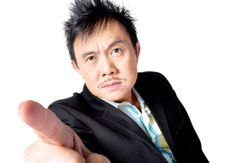 Nhưng ít ai biết rằng, Chí tài có một ‘bệnh’ mê tiền đến ‘phát nghiện’, thậm chí, đồng nghiệp đã gọi anh với biệt danh ‘trùm sò’. Theo Trí thức trẻ, Quách Ngọc Tuyên - người em thân thiết của Chí Tài: “Anh Tài cũng có keo một chút (cười), có lẽ vì anh ấy rất ít khi cho quà người khác. Anh Tài có nhiều chuyện lạ lùng lắm, đến anh Hoài Linh còn không lý giải được. Mỗi lần anh Tài cho người khác cái gì là lại xảy ra chuyện xui xẻo..." Chí Tài là người rất rõ ràng về tiền bạc, cái gì ra cái đó. Nếu nhờ Chí Tài mua dùm cái gì thì tốt nhất là hãy chuẩn bị đủ tiền khi nhận hàng. Bởi vì Chí Tài sẽ bực bội, khó chịu, thậm chí mất ngủ nếu người ta thiếu tiền anh.