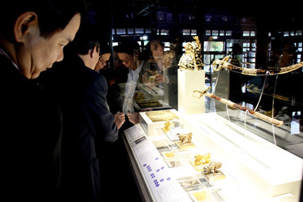 Triển lãm “Bảo vật Hoàng cung triều Nguyễn” mở cửa từ nay cho đến hết ngày 5/1/2017 và miễn phí tham quan.