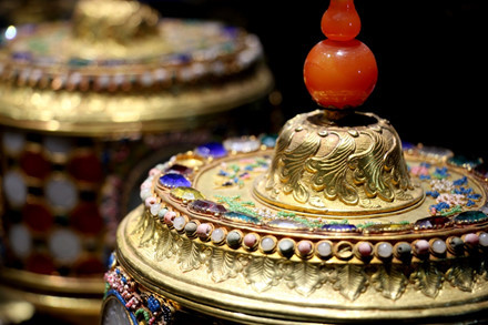 Trung tâm Bảo tồn di tích cố đô Huế phối hợp với Bảo tàng Lịch sử quốc gia VN lần lượt đưa các bảo vật về Huế triển lãm. Đây là lần đầu tiên Huế đón một số lượng bảo vật lớn bảo vật triều Nguyễn về cố đô để giới thiệu với công chúng và du khách.