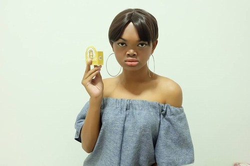 Kinh nghiệm tham gia nhiều buổi chụp hình quảng cáo còn giúp Maya có được phong cách rất riêng, vừa lôi cuốn vừa bí ẩn. Bên cạnh đó, việc giảm cân cũng phần nào mang tới cho cô nàng một thân hình cân đối với 3 vòng rõ rệt.