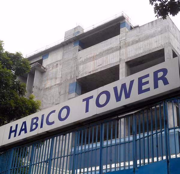 Siêu dự án Habico Tower đắp chiếu Nằm ở khu vực phía Tây trên đường Phạm Văn Đồng, dự án Habico Tower do Công ty cổ phần Hải Bình làm chủ đầu tư với vốn đầu tư khoảng 220 triệu USD, là một “huyền thoại” về chung cư siêu đắt ở Hà Nội. Với mức giá 4.000 USD/m2, Habico Tower đã gây sốc cho giới bất động sản. Căn hộ rẻ nhất của tòa tháp có giá 21 tỷ đồng và căn hộ đắt nhất lên tới 85 tỷ đồng.