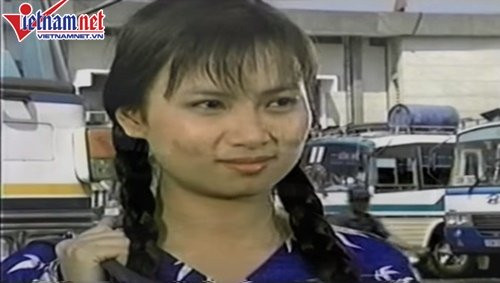 Năm 2000, Hà Phương lập gia đình và rời Việt Nam sang định cư ở Mỹ. Cô cũng vừa hoàn thành vai chính trong bộ phim Finding Julia của đạo diễn Igor Sunara, đóng cùng ngôi sao Tiếng chim hót trong bụi mận gai Richard Chamberlain.