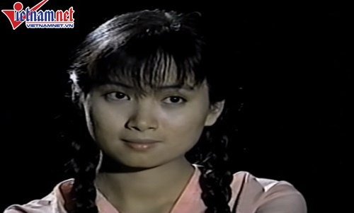 Hà Phương sinh năm 1972 tại Sài Gòn, là một ca sĩ rất nổi tiếng với dòng nhạc trữ tình quê hương, trong khi hai chị gái Cẩm Ly và Minh Tuyết theo đuổi nhạc trẻ, thì chị lại quyết tâm với dòng nhạc quê hương nhờ sở hữu chất giọng rất ngọt ngào, truyền cảm. Nhưng ít ai biết rằng, lúc còn hoạt động sự nghiệp ở Việt Nam Hà Phương đã từng tham gia đóng ba phim đó là: Phim cổ tích Hoàng tử cứu mẹ, Hạ sĩ quan, Đời người hát rong. Trong đó, ấn tượng nhất là bộ phim nhựa Hạ Sĩ Quan (năm 1996) của đạo diễn Lê Chí Dũng, Hà Phương đóng vai nữ chính tên My - cô y tá quân y trong chiến khu thời chống Mỹ, cái chết của cô gây ám ảnh và để lại nhiều tiếc thương cho đồng đội. Phim cũng đã từng giành giải nhì tại liên hoan phim toàn quốc.