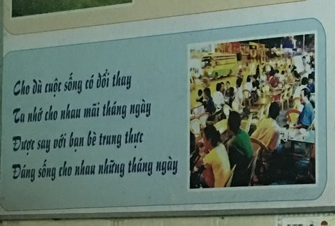 Nội dung cả 4 bài thơ này đều ca ngợi thú nhậu nhẹt. Ví dụ bài thơ: "Trâu ơi ta bảo trâu này/ Trâu ra ngoài ruộng trâu cày mình trâu/ Cấy cày bổn phận của trâu/ Ta đang bận nhậu còn lâu mới về". Hoặc: "Ai bảo nhậu lai rai là xỉn/ Tôi mơ màng men rượu bốc lên cao/ Có những chiều say xỉn té cầu ao/ Vợ bắt được chưa đánh roi nào tôi đã khóc/ Có cô bé nhà bên nhìn tôi cười khúc khích/ Chị giận rồi tối sang ngủ với em".