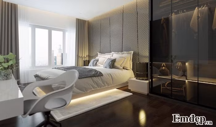 Cửa sổ rộng, thoáng để chủ nhân có thể ngắm bầu trời từ chiếc giường ngủ của mình, ngắm hoàng hôn mỗi chiều và bình minh mỗi sáng.