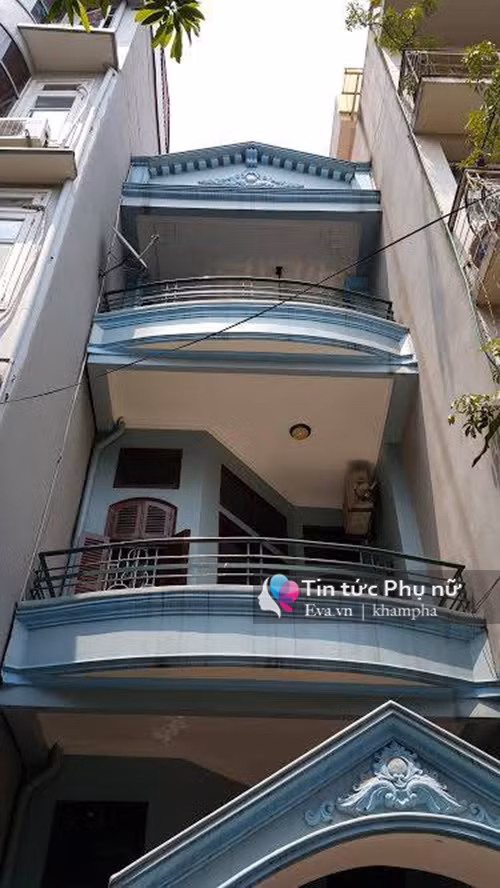 Tổng thể căn nhà trước khi cải tạo, thiết kế đơn giản, cửa sổ nhỏ không tạo độ thoáng, thông gió cho không gian.