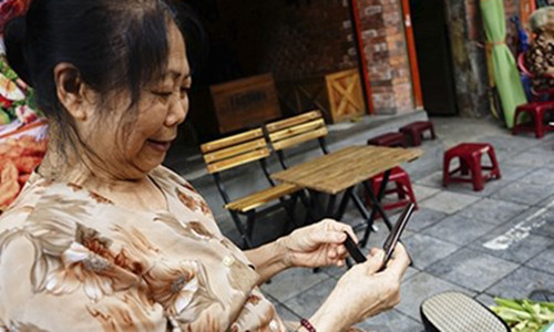 Chuyen ve ba lao nua the ki lam nghe “vit dau thien ha“