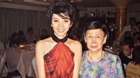 Phan doi cay dang cua me diva Hong Kong chet vi ung thu