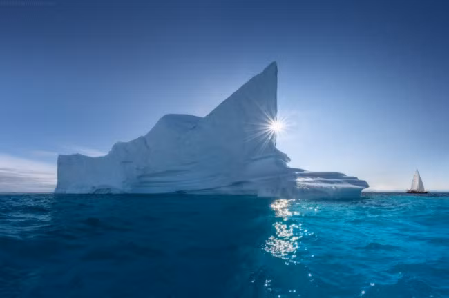 Daniil Korzhnov là một giáo viên môn vật lý, nhưng ông có niềm đam mê khám phá những phong cảnh thiên nhiên đẹp nhất thế giới. Điểm đến lần này là xứ sở lạnh giá Greenland.