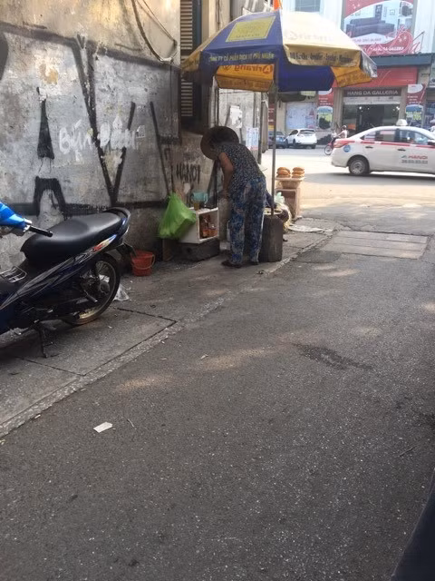 Xot xa cuoc song muu sinh cua cu ba nuoi chau nho