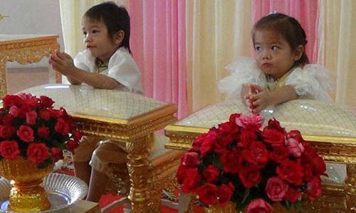 Cap song sinh 3 tuoi bi ep ket hon gay xon xao