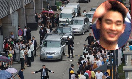 Kim Soo Hyun với vai mỹ nam ngoài hành tinh trong "Vì sao đưa anh tới" đã tạo nên cơn sốt khắp Châu Á. Thậm chí trong một sự kiện, anh được bảo vệ bởi 600 vệ sĩ đứng xung quanh.