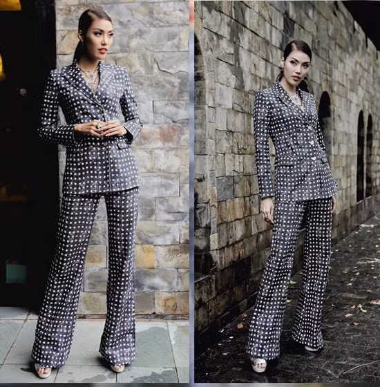 Bộ suit họa tiết của hiệu Max Mara rất thanh lịch lại sang chảnh.