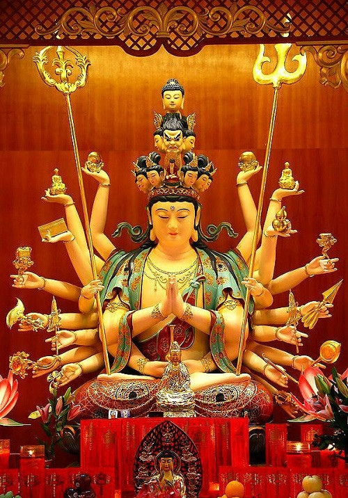 Nam mô đại từ bi, năng hỷ xả, Quan Âm Như Lai thường hành bình đẳng nguyện.