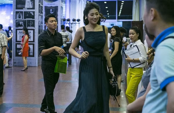 Được biết Bảo Hưng từng tốt nghiệp trường Bellerbys College London.