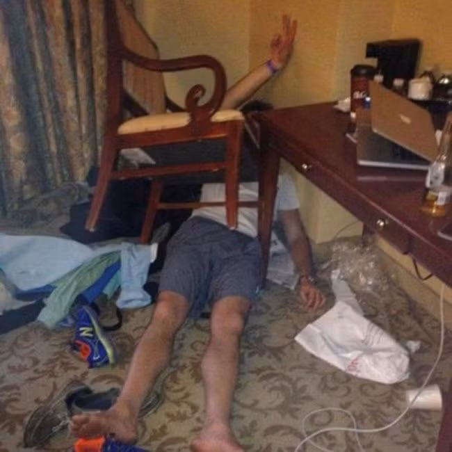 Anh vẫn còn tạo dáng chụp ảnh được thì làm sao mà say.