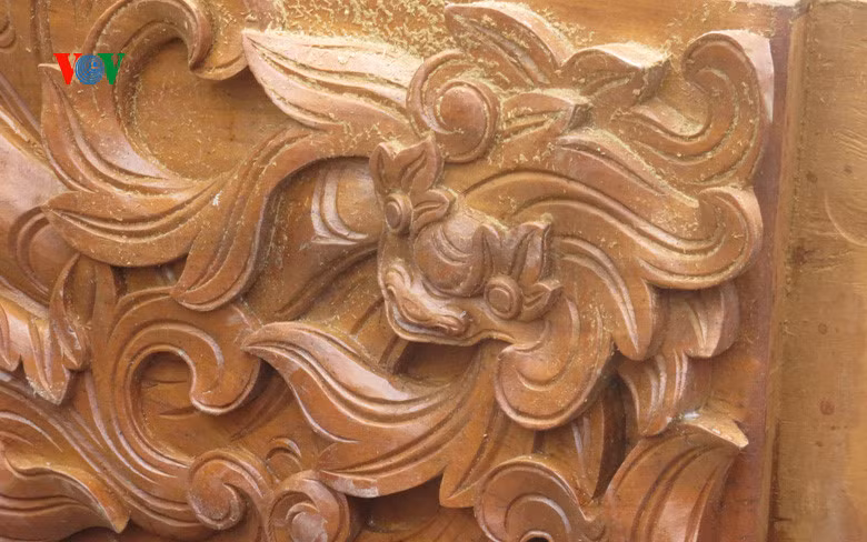 Sau hàng năm trời cưa xẻ, đục đẽo đến nay ngôi nhà mới chính thức được dựng lên và dự kiến 6 tháng nữa sẽ hoàn thành đưa vào sử dụng.