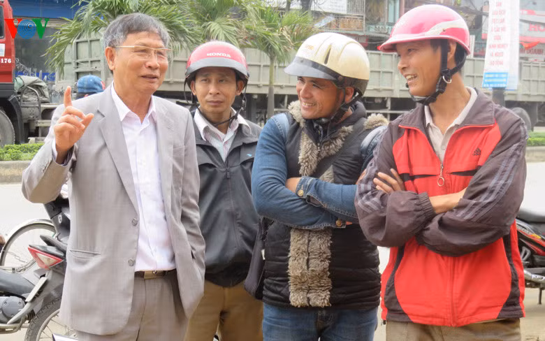 Được biết, thời gian gần đây "mốt" chơi nhà gỗ quý hiếm của những vị đại gia lắm của, nhiều tiền nở rộ tại địa bàn Hà Tĩnh.