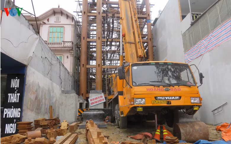 Ông Lân chủ sở hữu ngôi nhà này cho biết: Trước đây ông làm nghề xây dựng, từng đi nhiều nước như: Nhật Bản, Trung Quốc, Lào,...