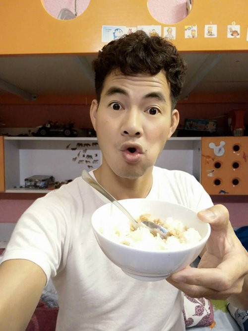 Xuân Bắc dí dỏm nói về đẳng cấp ngôi sao: “Đẳng cấp của một ngôi sao thực sự là phải như này nhá: 2h sáng đói quá và phải hỏi thăm em cơm nguội”.