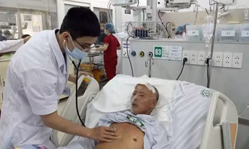 Cứu sống bệnh nhân “mười phần đã chết chín“ Cuu song benh nhan “muoi phan da chet chin“