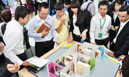 Thưởng Tết cho môi giới: Kẻ ăn không hết người lần không ra. Ảnh minh họa.