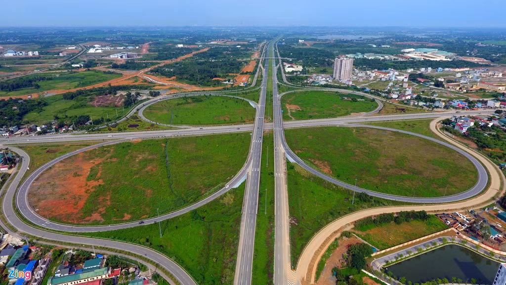 Trong ảnh là điểm cuối của Đại lộ Thăng Long, nơi giao cắt với điểm đầu đường Hồ Chí Minh, địa phận xã Thạch Hòa, huyện Thạch Thất (Hà Nội).