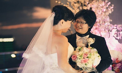 30 nam mot tinh yeu dep cua cap doi dong tinh nu