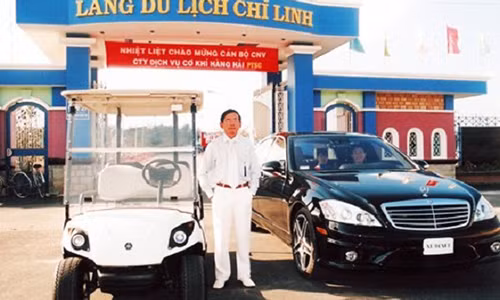 Chiếc cổng chào 480 triệu do đại gia Lê Ân xây dựng.