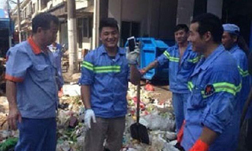 16 cong nhan boi 5 tan rac tim dien thoai cho gai xinh