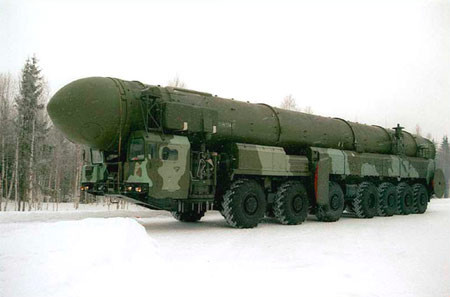 Topol-M: ICBM cơ động nhất. Quốc gia sản xuất: Nga, phóng lần đầu năm 1994. Tên lửa đạn đạo này có trọng lượng phóng 46,5 tấn, được cho là nền tảng lực lượng hạt nhân Nga.