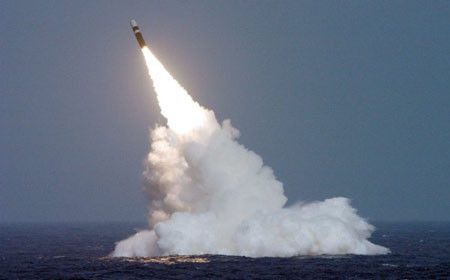 Trident II D5: ICBM chính xác nhất. Quốc gia sản xuất: Mỹ, phóng lần đầu năm 1987. Trọng lượng phóng 58 tấn, tầm bắn 11.300 km. Trident được triển khai cho các tàu ngầm và có khả năng tiêu diệt với độ chính xác cao các giếng phóng ICBM và các sở chỉ huy kiên cố .