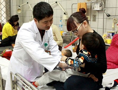 Sai lam cua bo me ngay ret dam khien tre nhap vien