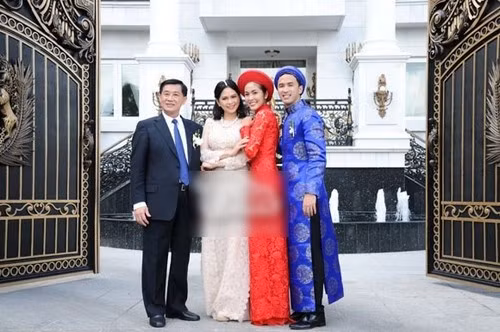 Tăng Thanh Hà: Sau khi kết hôn với doanh nhân trẻ Louis Nguyễn, Tăng Thanh Hà về sống cùng gia đình anh tại ngôi căn biệt thự siêu xa hoa và lộng lẫy, rộng hơn 500m2, trị giá nhiều triệu đô la Mỹ.