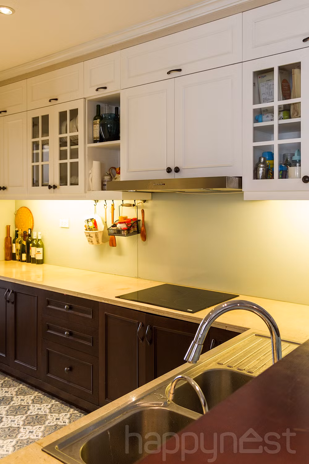 Chủ nhà đã mất hơn 3 tháng để tìm kiếm, lên ý tưởng cho vị trí của từng món đồ, tông màu của căn nhà, chọn gạch cho sàn, kiểu dáng cho nội thất. Rất nhiều tâm sức của hai vợ chồng để tạo nên chốn bình yên để trở về mỗi ngày.