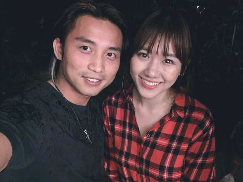 Hari Won selfie cùng trai lạ sau sự cố gặp phải tại Mỹ.