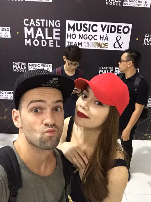 Hồ Ngọc Hà cùng vũ công Daniel Denev luyện tập cho chương trình The Face sắp diễn ra.