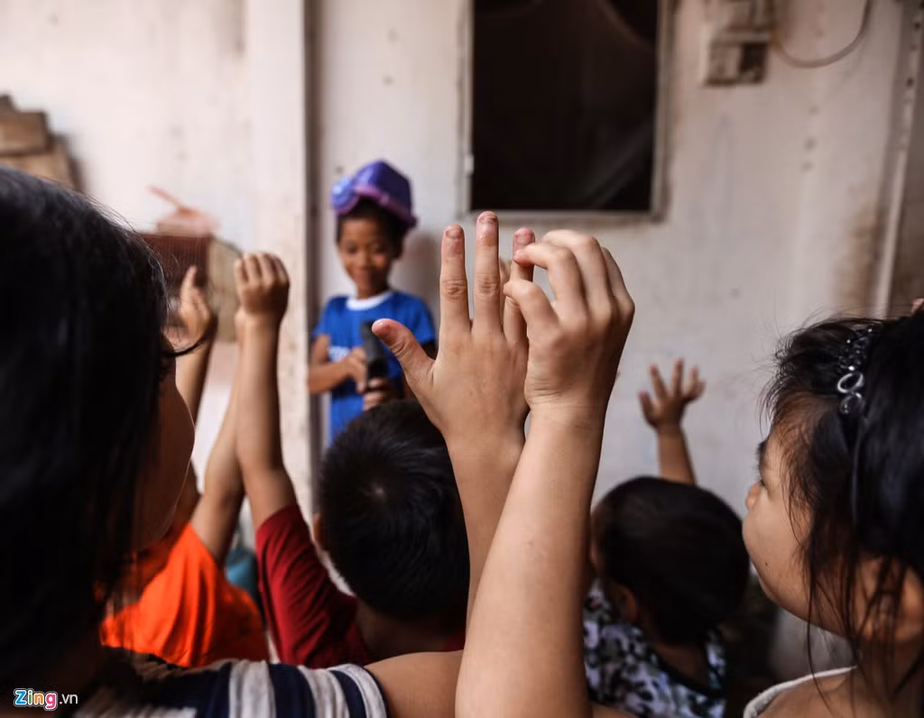 Còn cậu bé tên Phúc lại có giấc mơ trở thành một cảnh sát để bắt tội phạm.